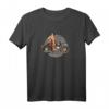 Pin-up auf Motorrad WWII Retro-Poster T-Shirt – Vintage Militär-Design für Biker, Geschichtsinteressierte & WWII-Fans