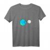 Planet Erde und Mond Geschenk T-Shirt – Lustiges Astronomie T-Shirt für Männer, Frauen & Kinder als Geburtstags- oder Weihnachtsgeschenk