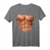 Lustiges Herren T-Shirt mit künstlichen, realistischen Bauchmuskeln – Fantastisches Fitnessstudio-Geschenk