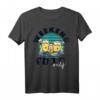 Despicable Me Minions Weekend Vibes Only Teal Sunset Sketch T-Shirt – Offiziell lizenzierte Bekleidung für Fans & Freizeit