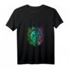Löwenkopf im cool Batik Style T-Shirt mit V-Ausschnitt – Perfekt für Afrika- und Tierliebhaber, stylisches Geschenk für Safari-Fans