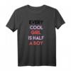 Every Cool Girl is Half a Boy Sommer T-Shirt - Lustiges Geschenk für starke Frauen & Sommerurlaub