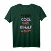 Every Cool Girl is Half a Boy Sommer T-Shirt - Lustiges Geschenk für starke Frauen & Sommerurlaub