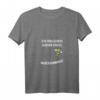 Völlig untersommert Sommer T-Shirt mit V-Ausschnitt – Lustiges Motiv für Sonnenliebhaber, Strandurlaub & Mallorca-Fans