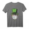 Lucky Patrick mit Maske Irish Drinking T-Shirt – Perfekt für St. Patrick's Day, Zocker und Irland-Fans als Geschenk