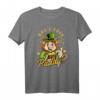 St. Patrick's Day T-Shirt mit Kleeblatt, Bierkrug & Kobold - Grünes Motiv für den irischen Nationalfeiertag & Irish Pub Feier