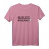 Bei uns steht der Mensch im Mittelpunkt T-Shirt Bundeswehr – Witziges patriotisches Motiv für Soldaten & als Geschenkidee