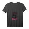 Damen T-Shirt 'Ich Bin Die Ich Geb Mir Die Kante Tante' mit V-Ausschnitt – Lustiges Partyoutfit für Frauen, die Bier, Sekt und Schnaps lieben