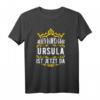 Alles wird gut! Ursula ist jetzt da! Personalisierter Prinzessinnen Vorname Ursula T-Shirt mit Krone – Lustiges Geschenk