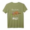 Born to be wild Lustiges Schlaf- und Büro-T-Shirt mit Ironie & Sarkasmus – Perfekt für Langschläfer, Arbeit & Geschenkideen für Fans von Sloth