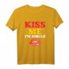 Kiss Me I Am Single - Lustiges Valentinstag T-Shirt für Singles, Familie & Freunde als originelles Geschenk