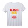 Kiss Me I Am Single - Lustiges Valentinstag T-Shirt für Singles, Familie & Freunde als originelles Geschenk