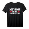 Mein Sohn ist mein Valentinstag T-Shirt – Lustiges Geschenk für Familie, Partner & Lehrer zum Valentinstag, Weihnachten & Vatertag