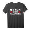 Mein Sohn ist mein Valentinstag T-Shirt – Lustiges Geschenk für Familie, Partner & Lehrer zum Valentinstag, Weihnachten & Vatertag