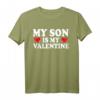 Mein Sohn ist mein Valentinstag T-Shirt – Lustiges Geschenk für Familie, Partner & Lehrer zum Valentinstag, Weihnachten & Vatertag