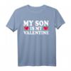 Mein Sohn ist mein Valentinstag T-Shirt – Lustiges Geschenk für Familie, Partner & Lehrer zum Valentinstag, Weihnachten & Vatertag