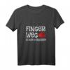 Finger Weg - Schon Vergeben T-Shirt für Vergebene - Humorvolles Valentinstagsgeschenk & Beziehungszeichen