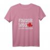 Finger Weg - Schon Vergeben T-Shirt für Vergebene - Humorvolles Valentinstagsgeschenk & Beziehungszeichen