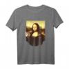 Kiffende Mona Lisa mit Joint - Lustiges Cannabis T-Shirt für Kiffer, Kunstliebhaber & Geschenkideen zu Geburtstag & Weihnachten