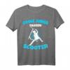 Coole Jungs fahren Scooter Stunt Roller T-Shirt - Vintage Retro Design, Perfekt als Geschenk zu Geburtstag & Weihnachten für Kinder & Teenager