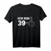 39+1 Geschenk für Männer zum HapDeer - Lustiges Stinkefinger T-Shirt mit Spruch für Freizeit & Alltag