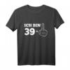 39+1 Geschenk für Männer zum HapDeer - Lustiges Stinkefinger T-Shirt mit Spruch für Freizeit & Alltag