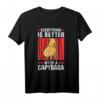 Alles ist besser mit Capybaras Wasserschwein T-Shirt – Perfekt für Südamerika-Reisende und Capybara-Fans