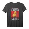 Alles ist besser mit Capybaras Wasserschwein T-Shirt – Perfekt für Südamerika-Reisende und Capybara-Fans