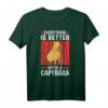 Alles ist besser mit Capybaras Wasserschwein T-Shirt – Perfekt für Südamerika-Reisende und Capybara-Fans