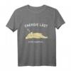Schlafendes Labrador Hund Energie lädt T-Shirt – Bequemes Hundemotiv Shirt für faule Tage und entspannte Stunden