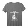 Lustiges Rollstuhl T-Shirt mit Spruch für Rollstuhlfahrer - Humorvolle Geschenkidee mit V-Ausschnitt