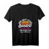 Damen Sandra Spruch T-Shirt - Und Gott schuf Sandra mit V-Ausschnitt, Vintage Retro Design, Perfekt zum Geburtstag