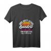 Damen Sandra Spruch T-Shirt - Und Gott schuf Sandra mit V-Ausschnitt, Vintage Retro Design, Perfekt zum Geburtstag