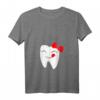 Damen Zahn Mit Gesicht und Schleife T-Shirt mit V-Ausschnitt – Lustiges Zahnärztet-Shirt für Zahnarzt, Helfer & Praxisteam