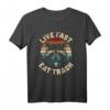 Lustiges Live Fast Eat Trash Waschbär T-Shirt – Perfektes Geschenk für Naschkatzen, Süßigkeitenliebhaber & Partygänger