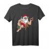 Weihnachten im Juli Weihnachtsmann am Strand T-Shirt – Humorvolles Sommer-Weihnachtsdesign für Surfer und Strandfans