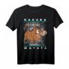 HapDeer Lion King Pumbaa Ugly Weihnachten Graphic T-Shirt – Offiziell lizenziertes Disney Fan-Shirt für Geburtstag & Weihnachten