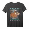 HapDeer Lion King Pumbaa Ugly Weihnachten Graphic T-Shirt – Offiziell lizenziertes Disney Fan-Shirt für Geburtstag & Weihnachten