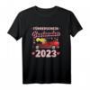 Führerschein bestanden 2023 - Frauen Mädchen T-Shirt mit PKW Illustration, ideales Geschenk zu Weihnachten, Vatertag & Geburtstag für Fahranfängerinnen und Fahrschülerinnen