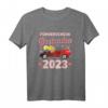 Führerschein bestanden 2023 - Frauen Mädchen T-Shirt mit PKW Illustration, ideales Geschenk zu Weihnachten, Vatertag & Geburtstag für Fahranfängerinnen und Fahrschülerinnen